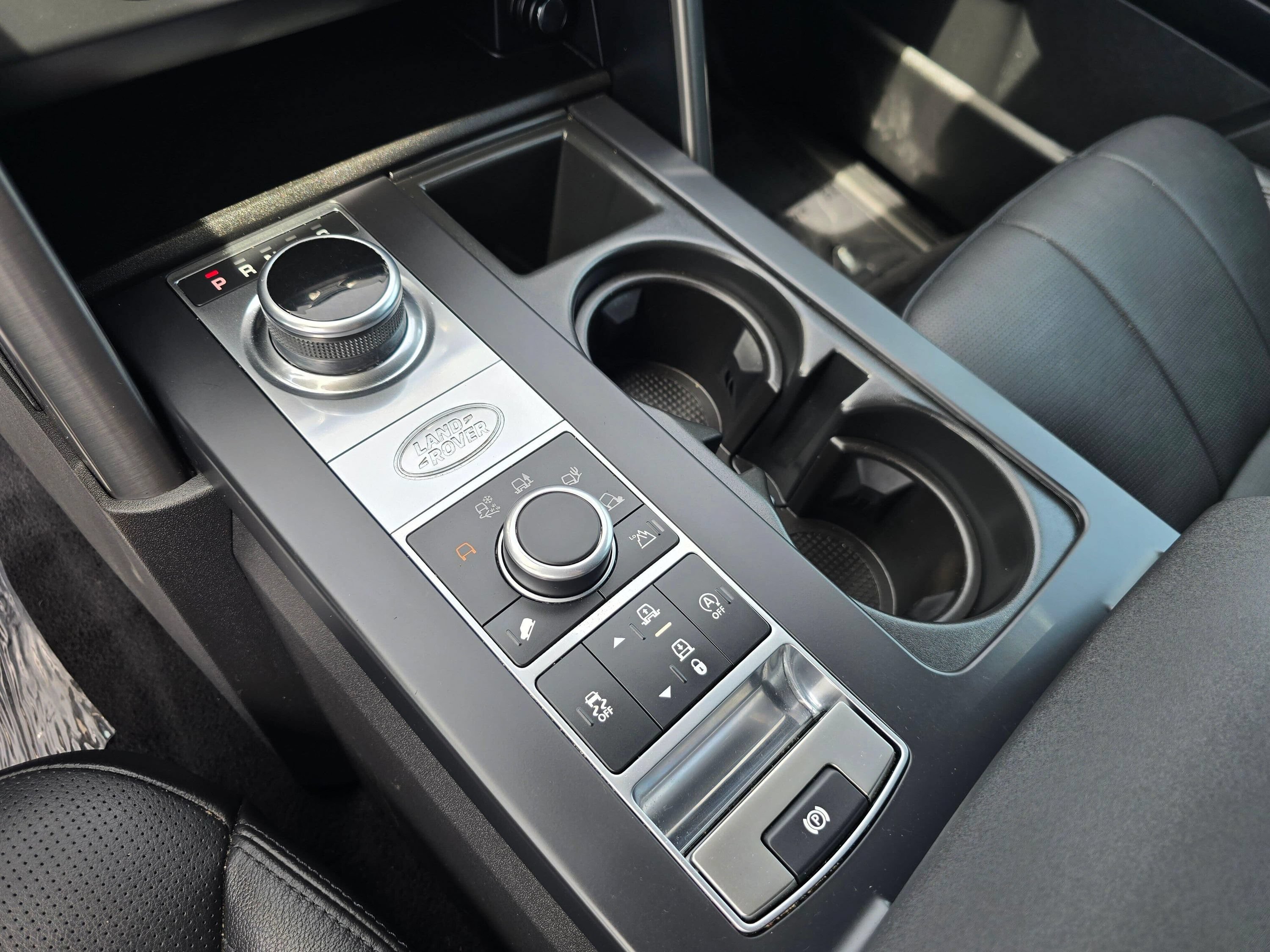 Used 2020 Land Rover Discovery Landmark AWD/4WD image 15