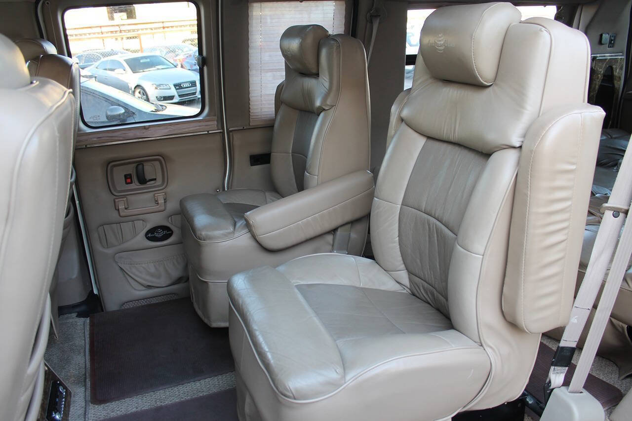 Used 2006 Chevrolet Express 1500 RWD image 31