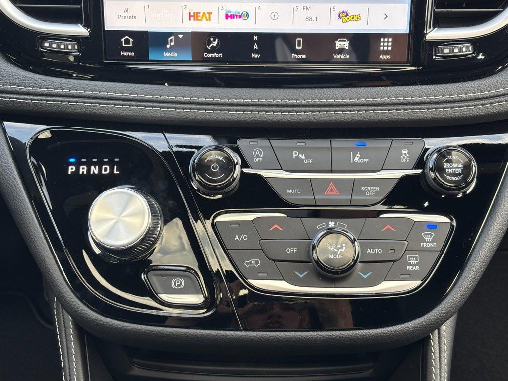New 2026 Chrysler Pacifica Limited w/ S Appearance Package image 13