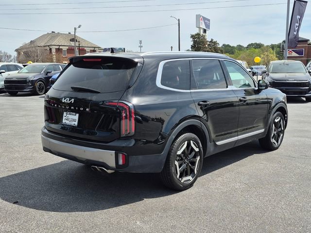 Used 2025 Kia Telluride EX w/ EX Captain's Chair Package image 2