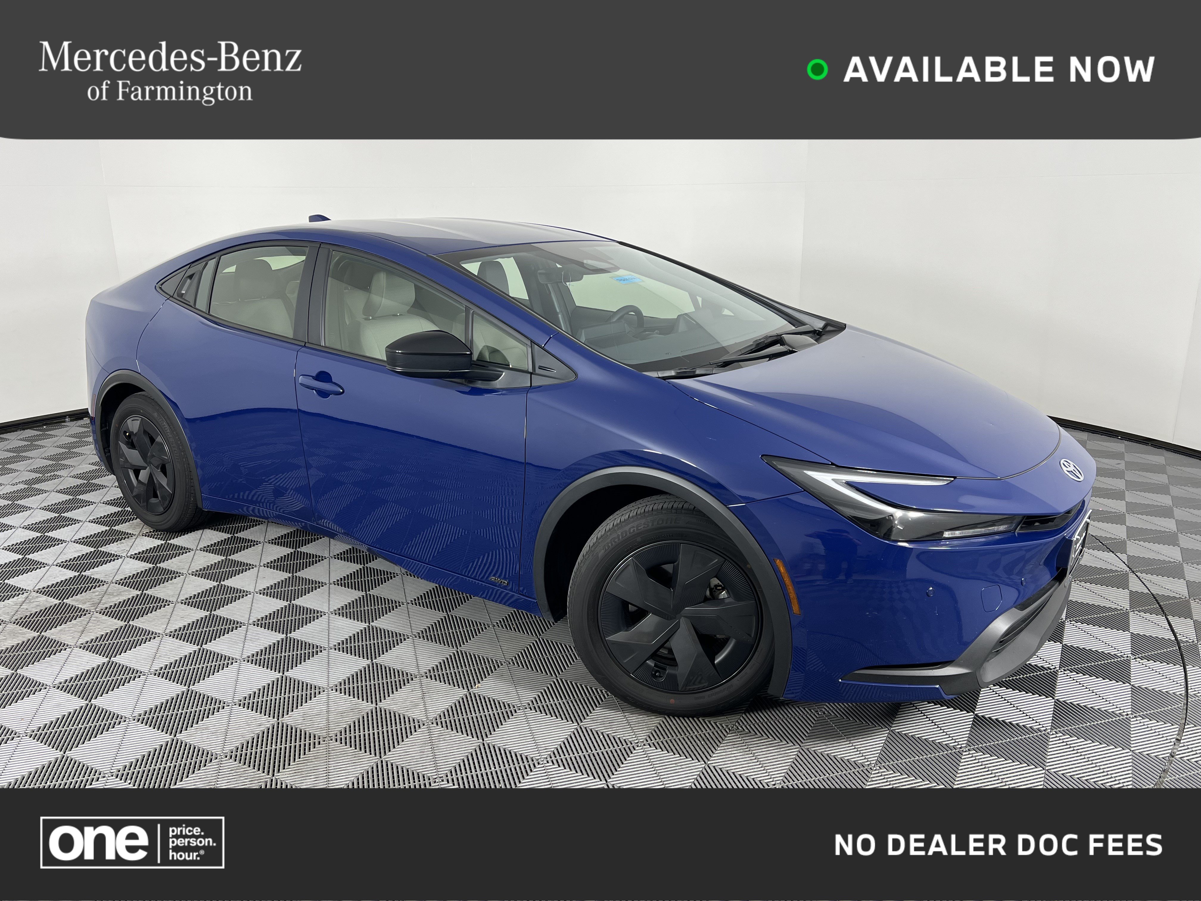 Used 2025 Toyota Prius LE AWD/4WD image 1