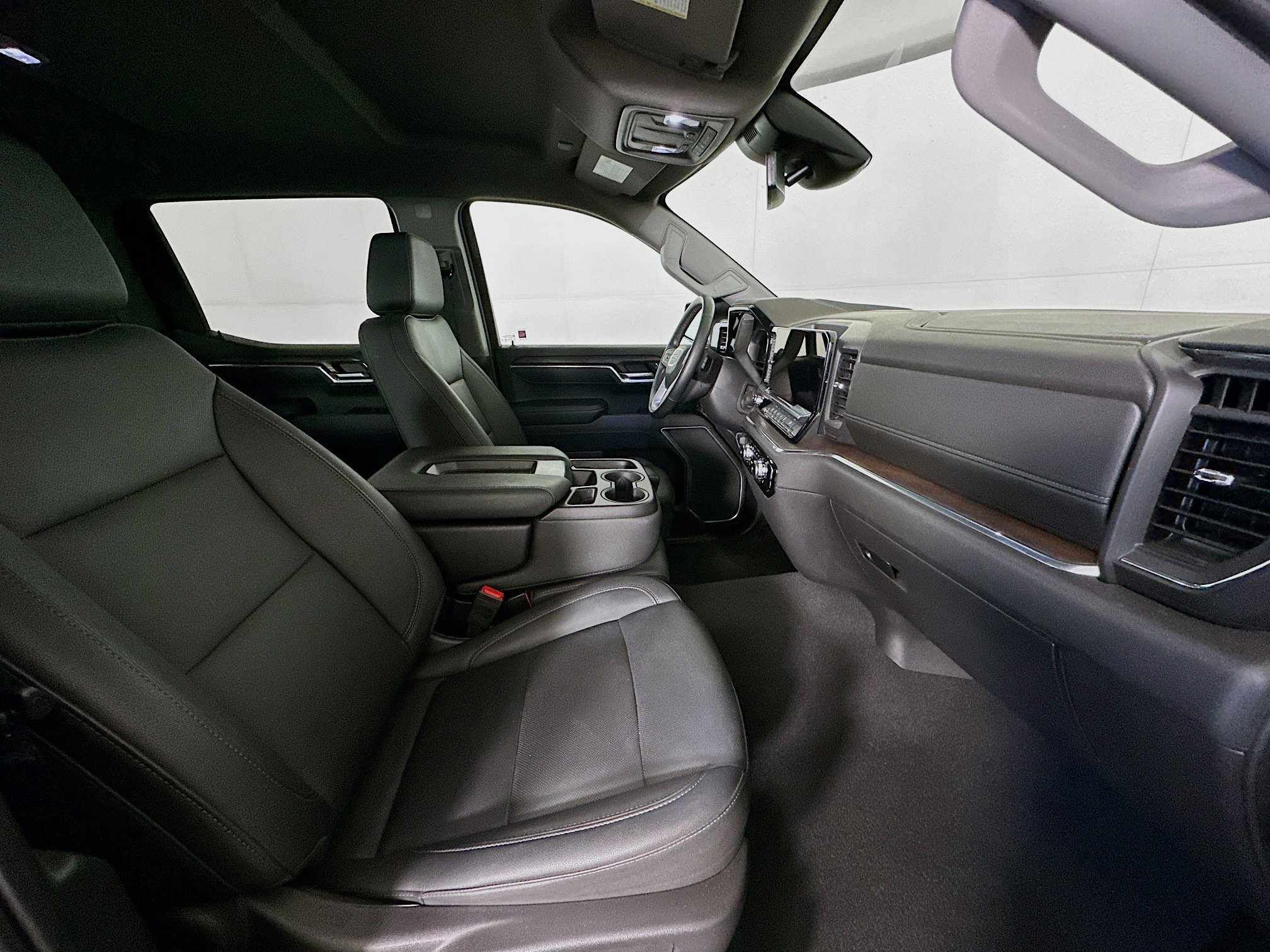 Used 2025 GMC Sierra 1500 SLT image 31