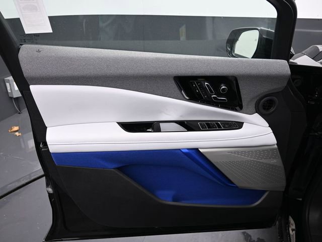 New 2025 Cadillac Optiq Luxury 1 w/ LPO, Floor Liner Package image 30