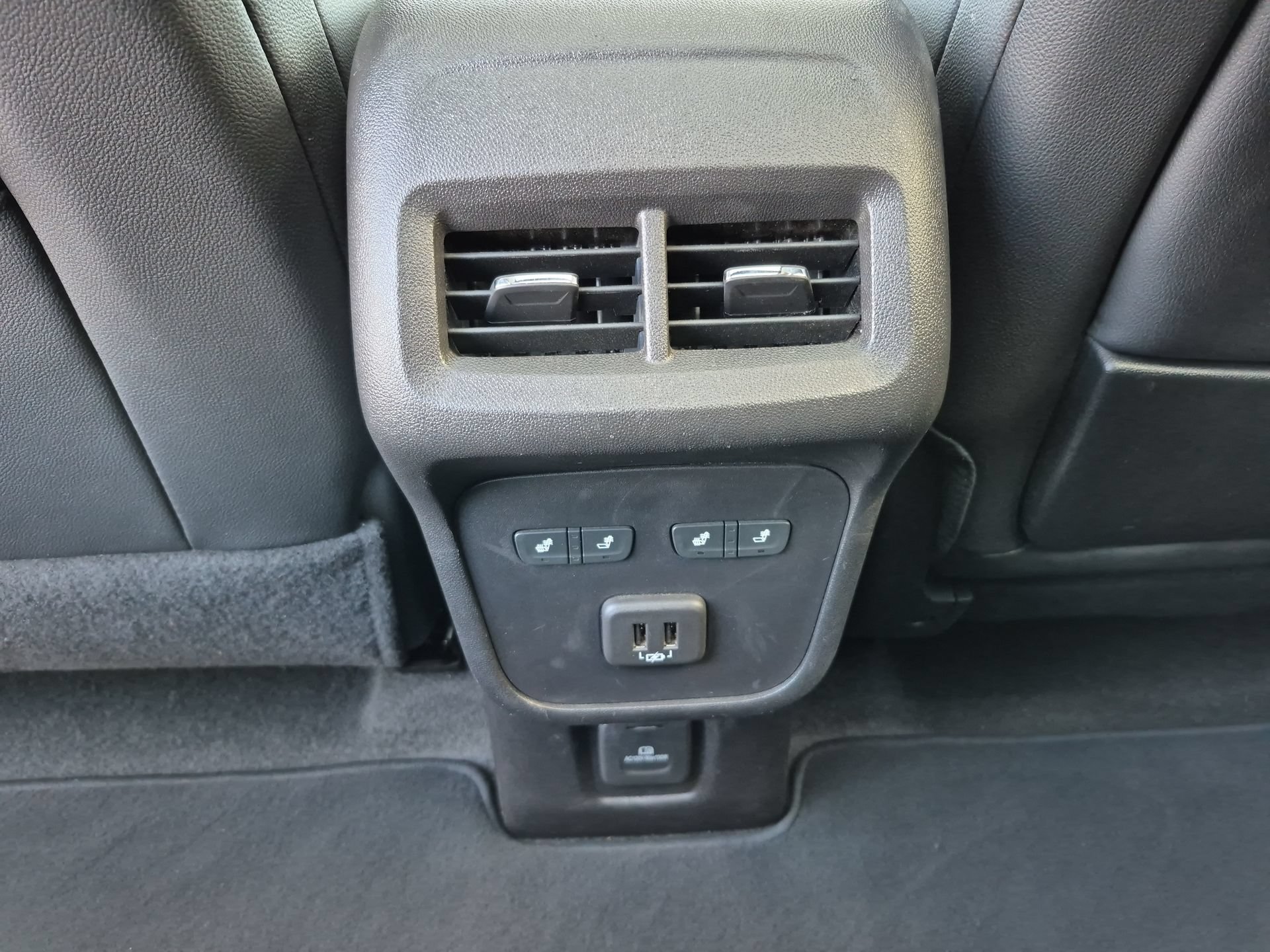 Used 2024 GMC Terrain Denali w/ Denali Premium Package AWD/4WD image 24