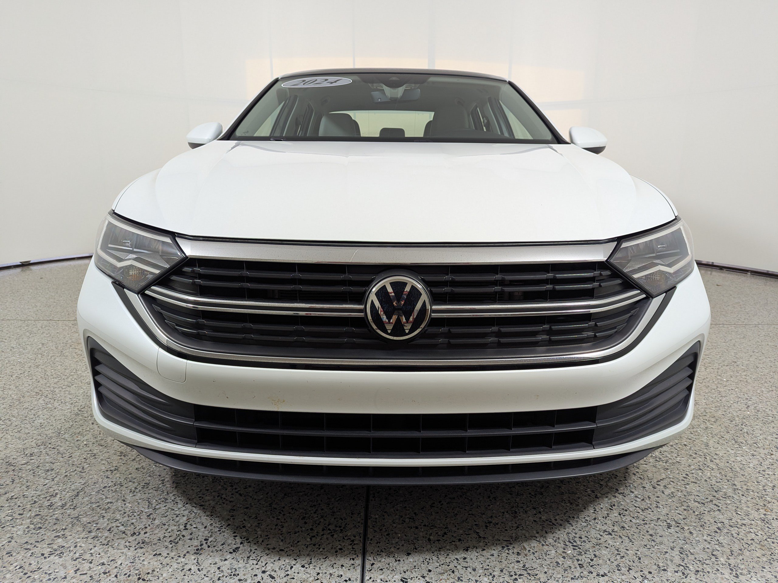 Used 2024 Volkswagen Jetta SE w/ Panoramic Sunroof Package FWD image 2