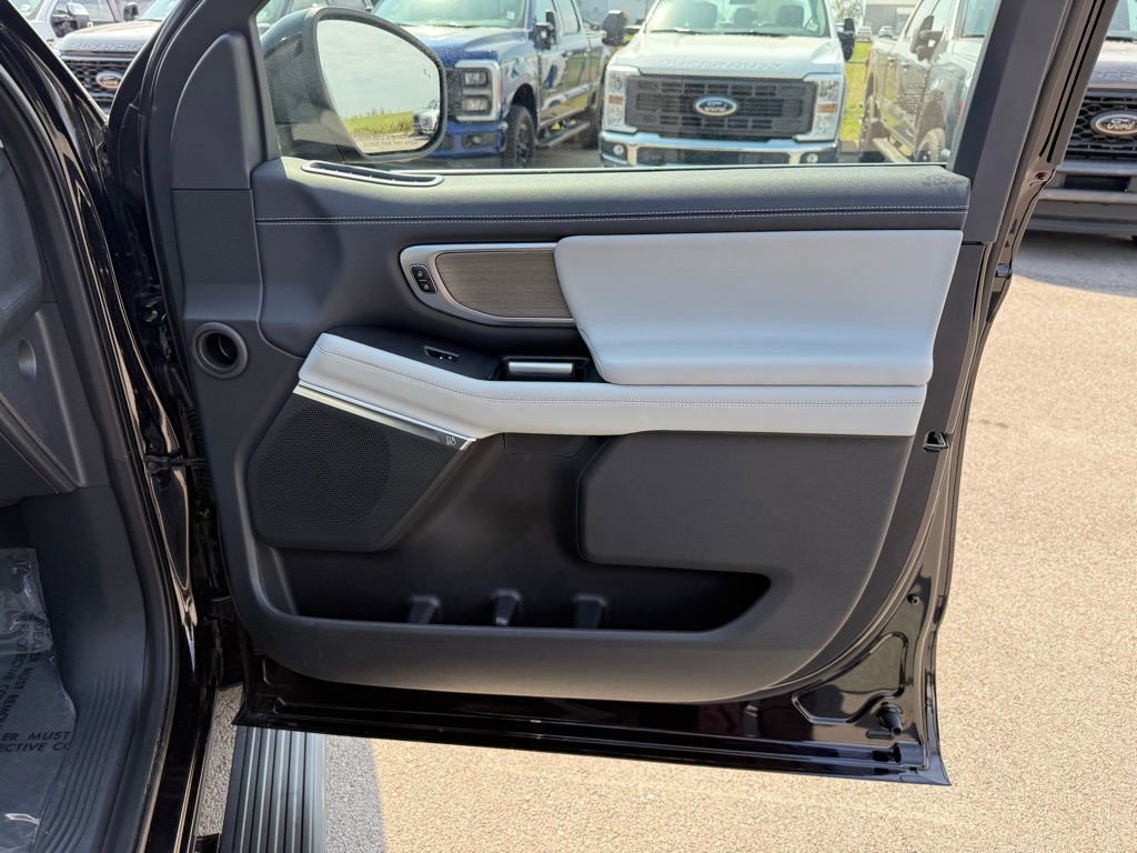 Used 2025 Ford Expedition Max Platinum image 20
