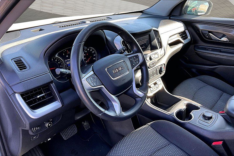 Used 2024 GMC Terrain SLE image 24