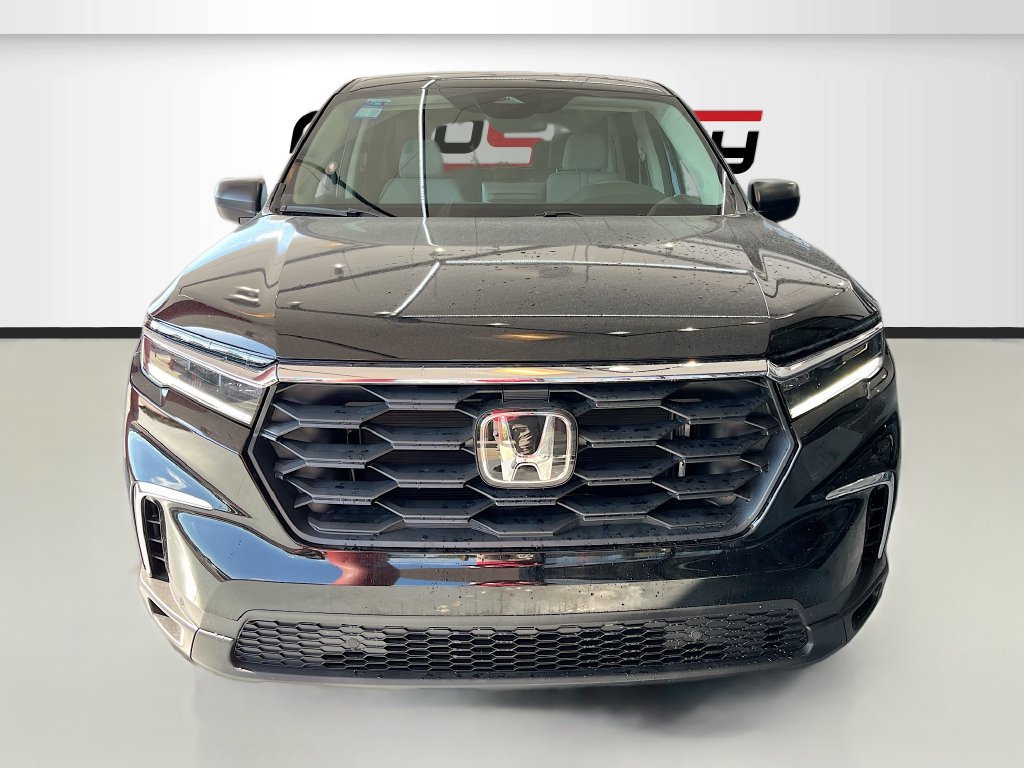 Used 2023 Honda Pilot LX image 2