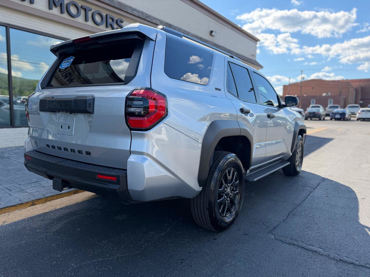 Used 2025 Toyota 4Runner SR5 AWD/4WD image 3