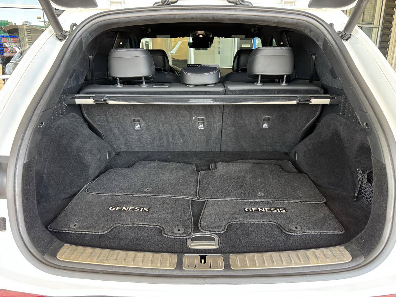 Used 2022 Genesis GV70 3.5T Sport w/ Sport Prestige Package AWD/4WD image 32