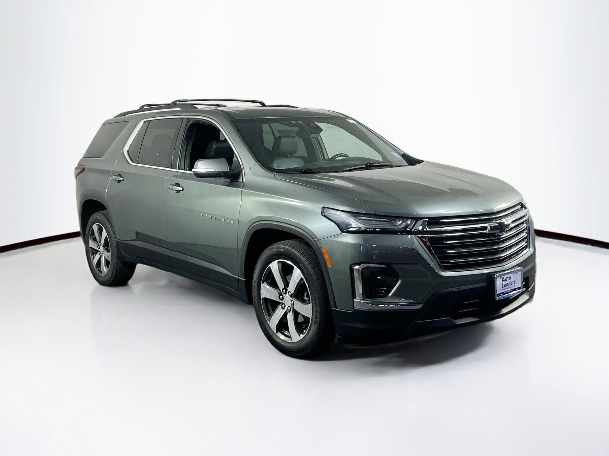 Used 2022 Chevrolet Traverse LT w/ LT Premium Package image 3