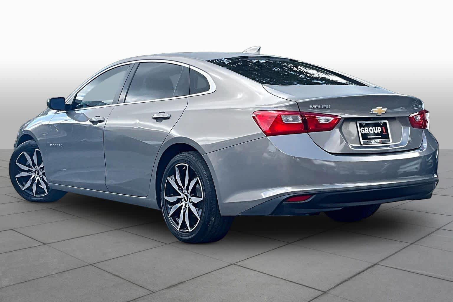 Used 2017 Chevrolet Malibu LT w/ Leather Package FWD image 12