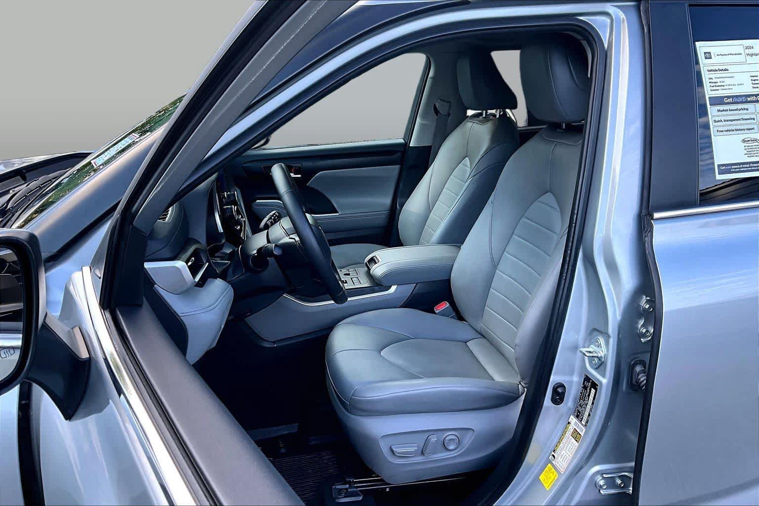 Used 2024 Toyota Highlander XLE AWD/4WD image 9