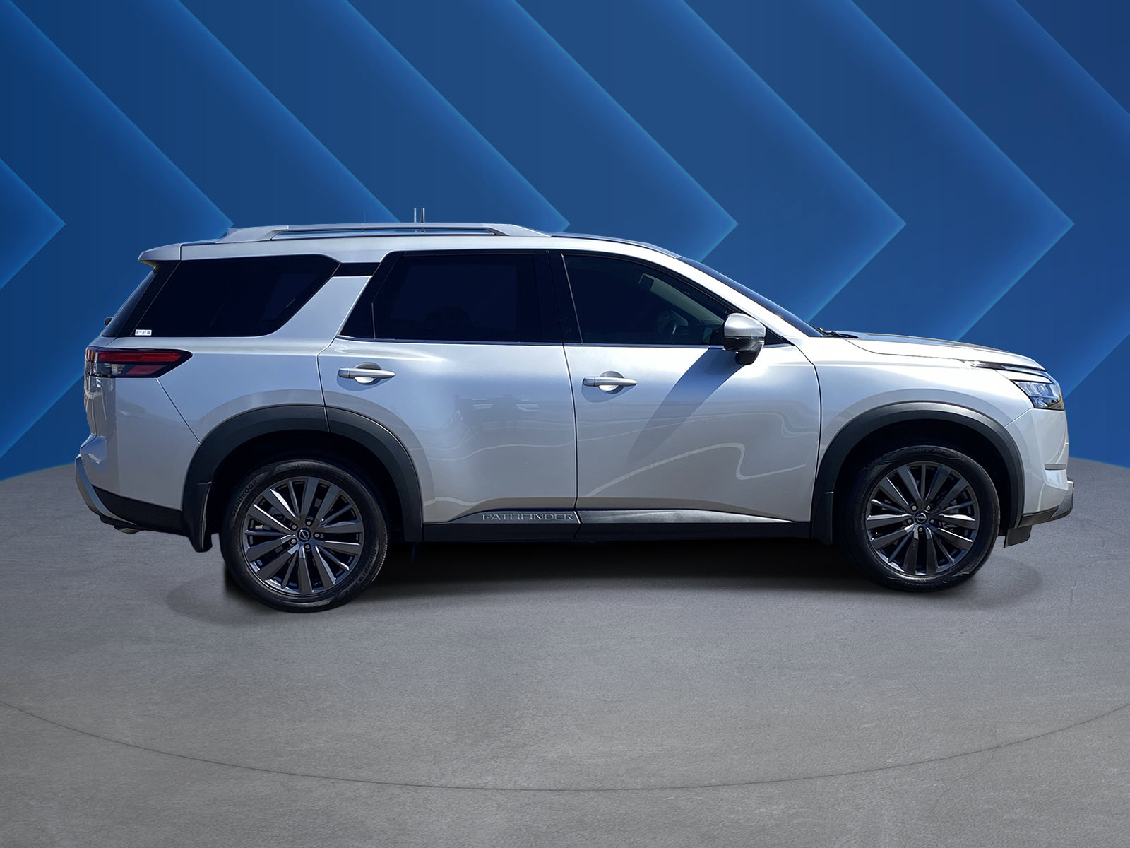 Used 2024 Nissan Pathfinder SL w/ SL Premium Package FWD image 2