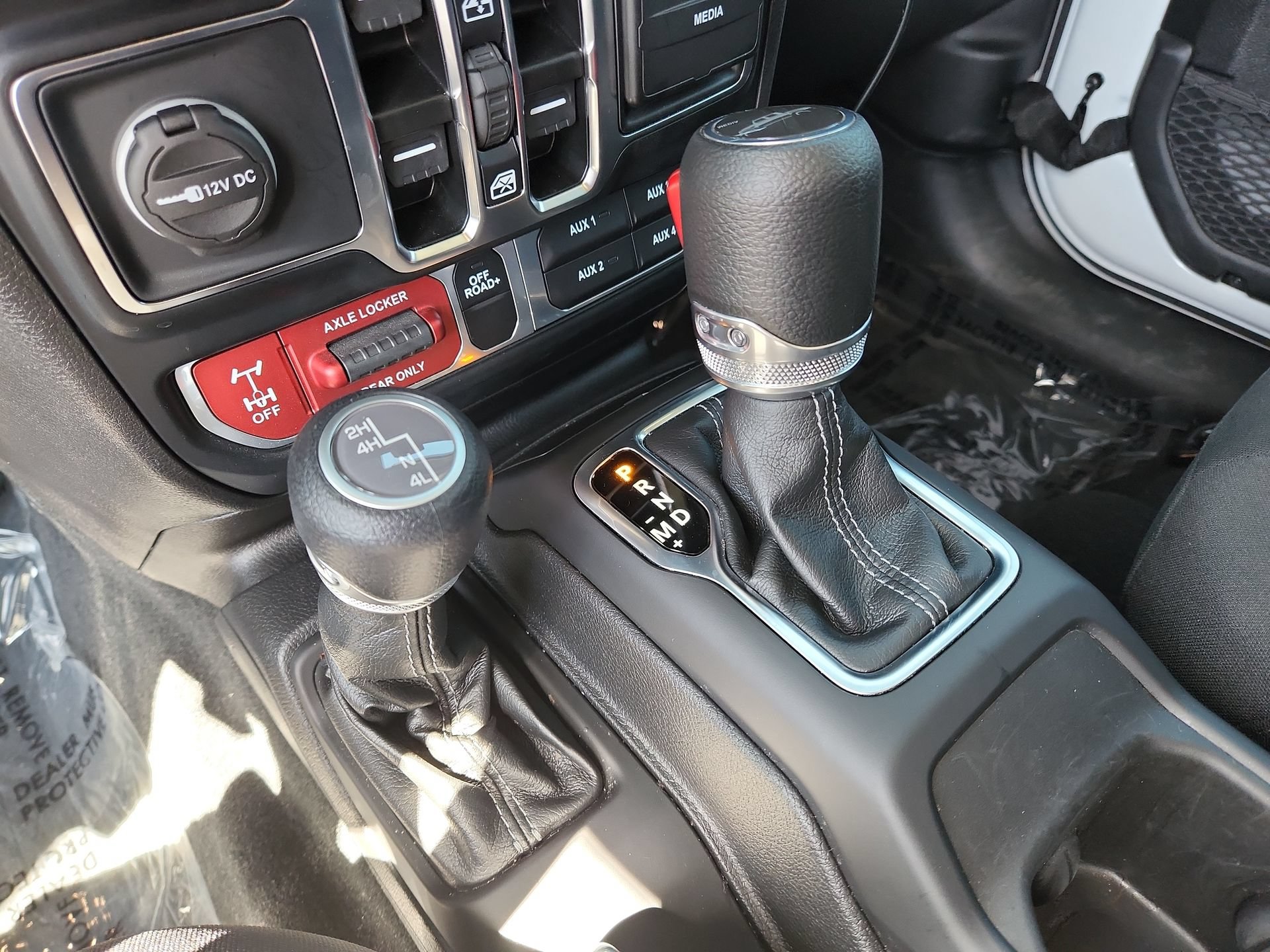 Used 2024 Jeep Gladiator Mojave AWD/4WD image 20