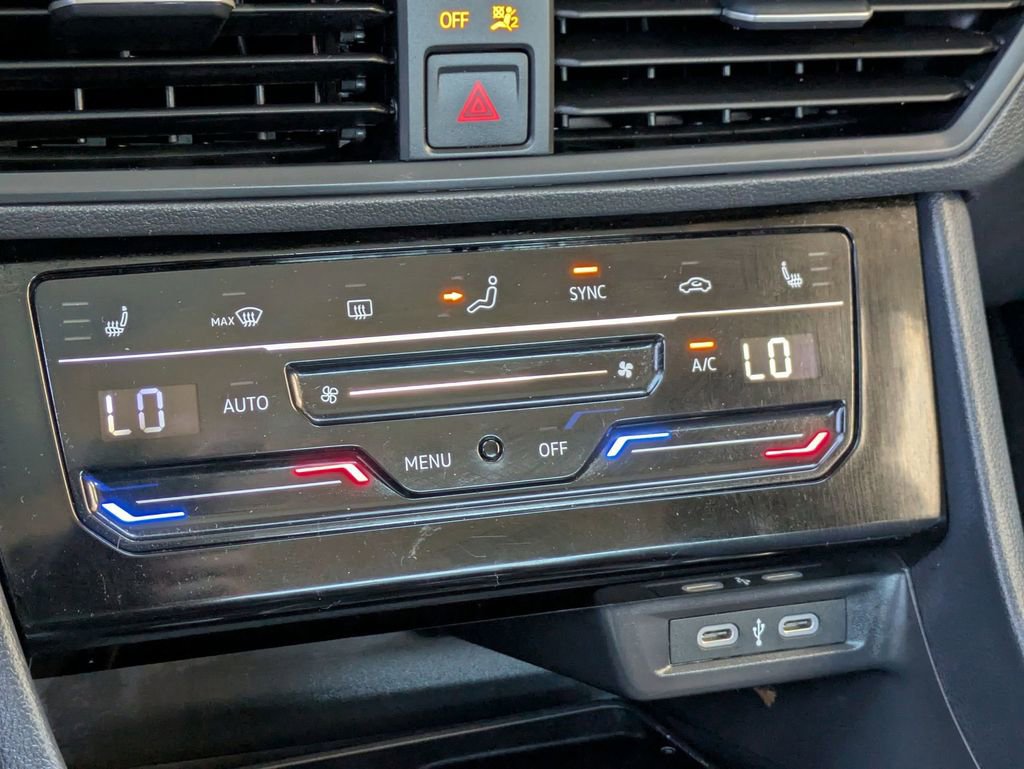 Used 2025 Volkswagen Jetta SE image 17