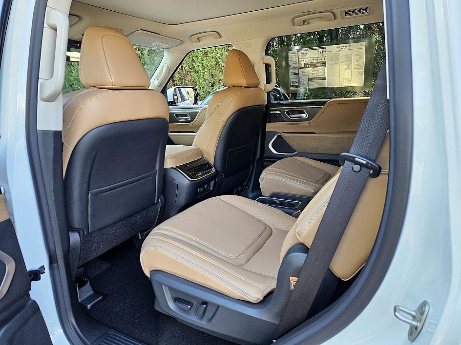 New 2026 INFINITI QX80 Luxe image 8