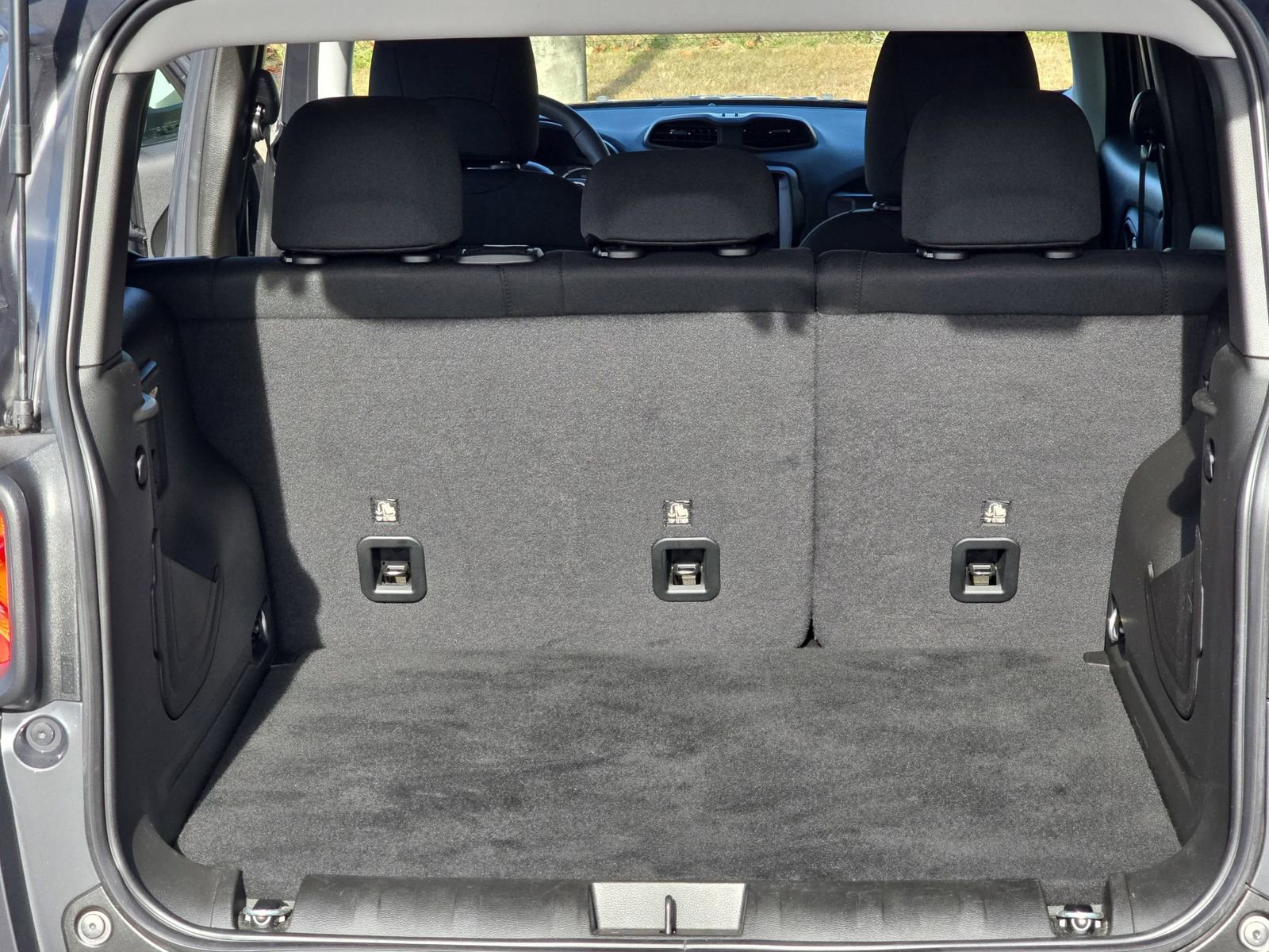 Used 2023 Jeep Renegade Latitude image 18