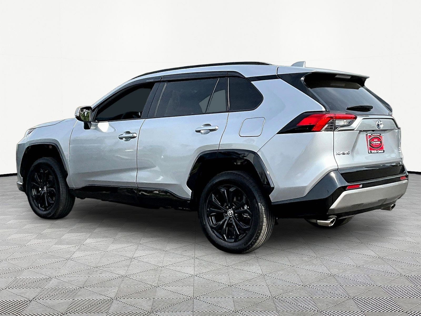 Used 2023 Toyota RAV4 SE AWD/4WD image 4