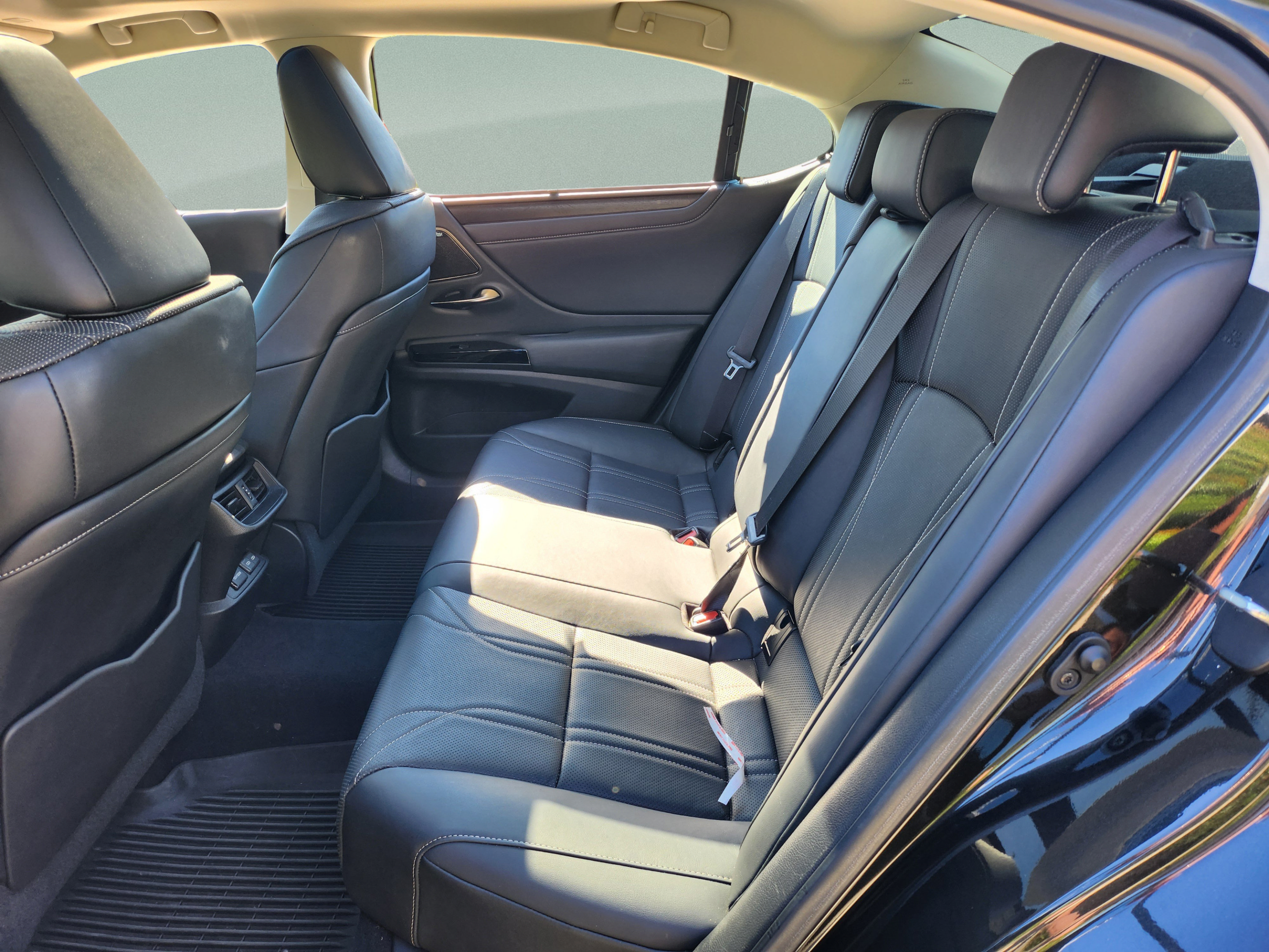 Certified 2022 Lexus ES 350 Ultra Luxury w/ Accessory Package 2 FWD image 22