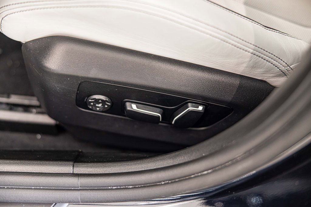 Used 2025 BMW M5 w/ Carbon Package image 23