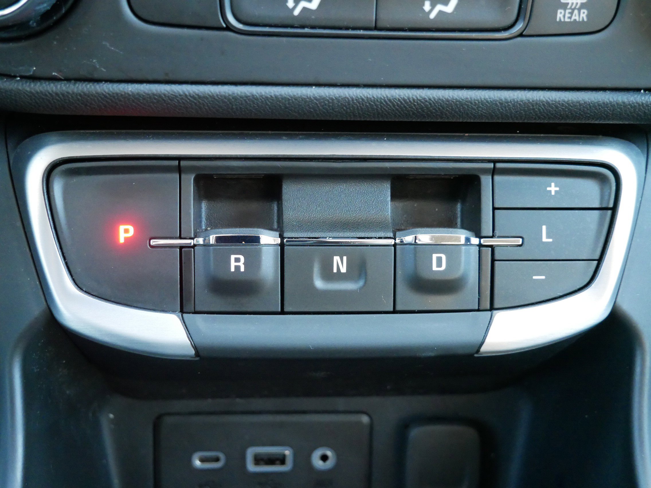 Used 2024 GMC Terrain SLE image 21