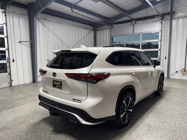 Used 2021 Toyota Highlander XSE AWD/4WD image 18