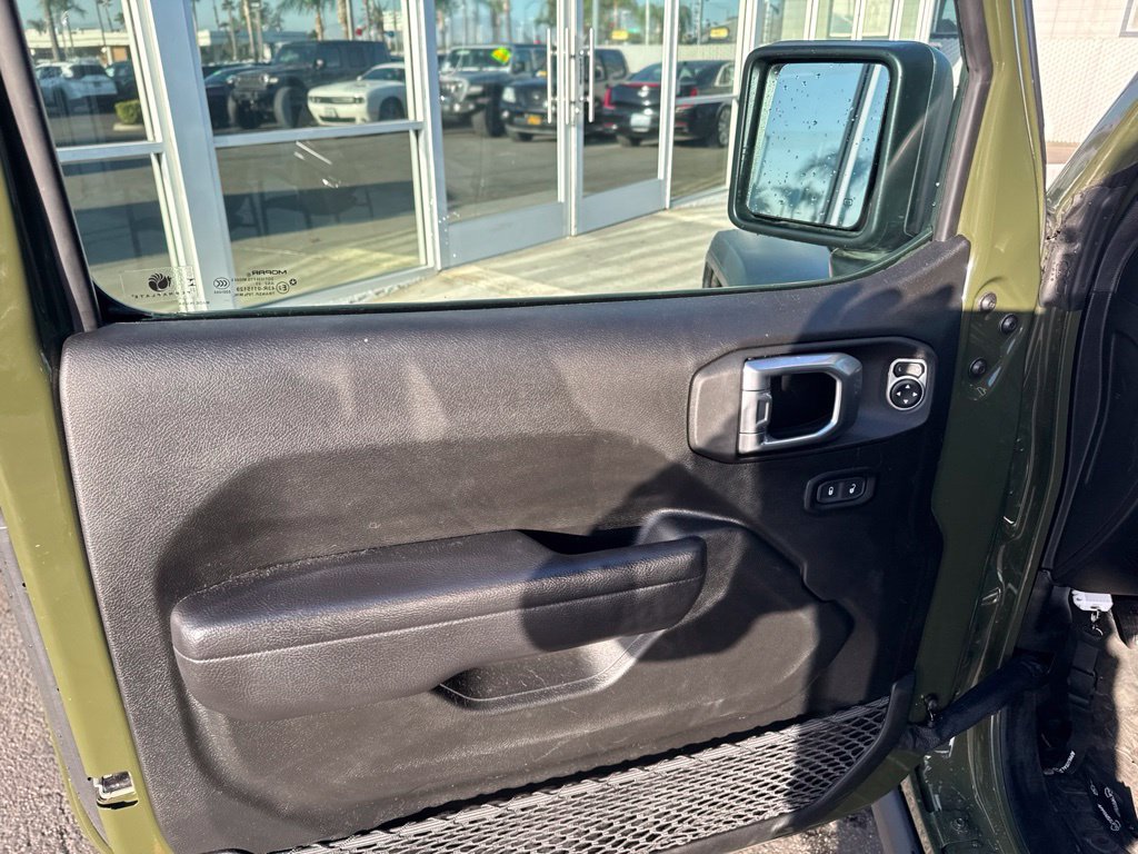 Used 2024 Jeep Wrangler Unlimited AWD/4WD image 21