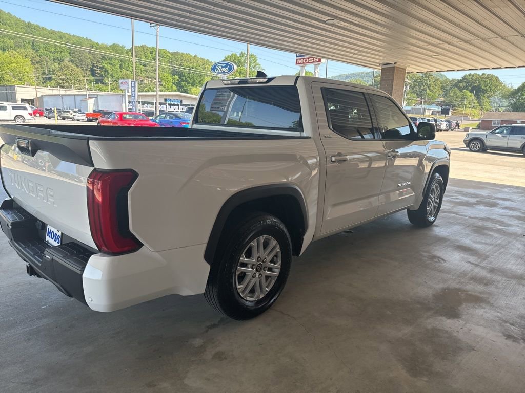 Used 2022 Toyota Tundra SR5 w/ SR5 Premium Package RWD image 4