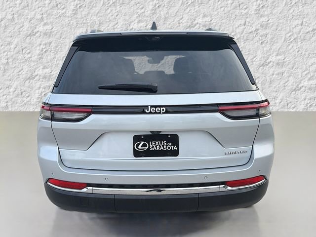 Used 2025 Jeep Grand Cherokee Limited w/ Luxury Tech Group II image 4