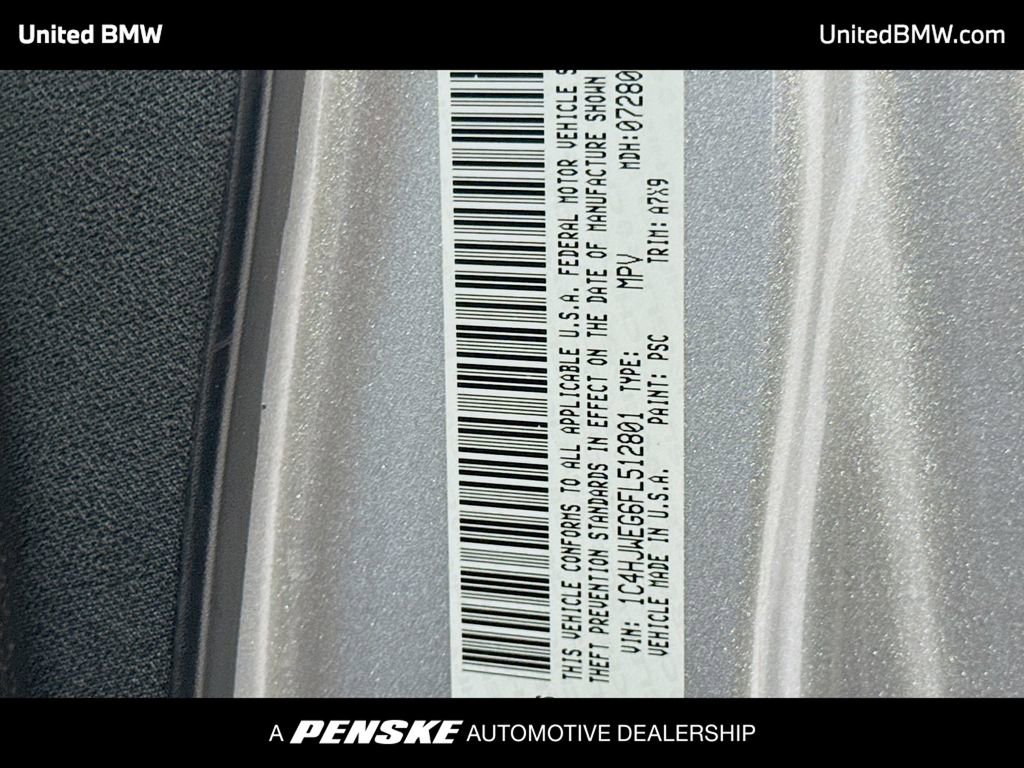 Used 2015 Jeep Wrangler Unlimited Sahara w/ Connectivity Group image 12