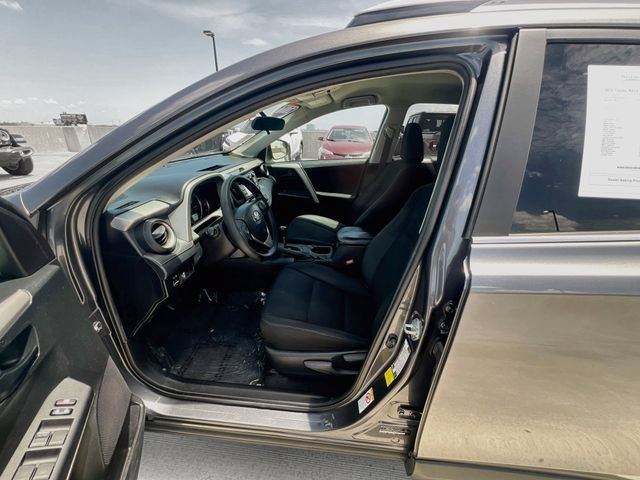 Used 2016 Toyota RAV4 LE FWD image 10