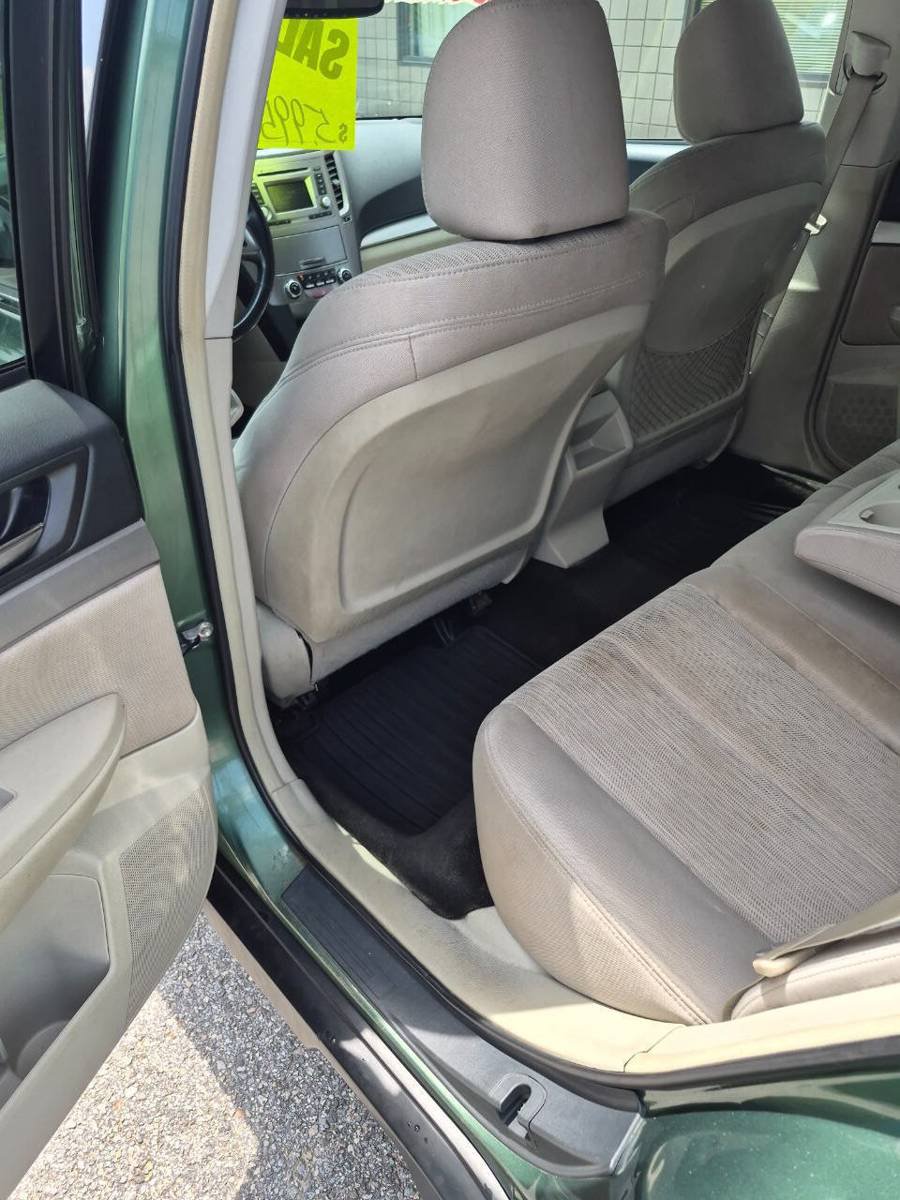 Used 2014 Subaru Outback 2.5i Premium w/ Moonroof Package AWD/4WD image 9