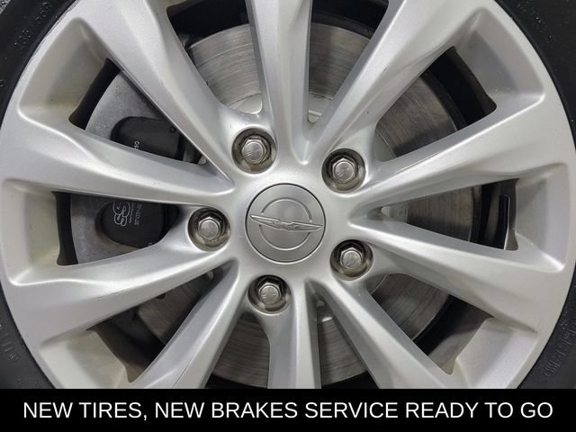 Used 2017 Chrysler Pacifica Touring-L FWD image 10