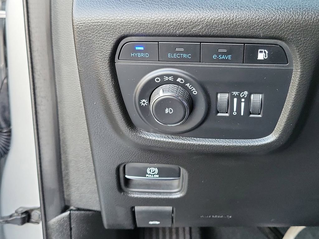 Used 2023 Jeep Grand Cherokee Overland w/ Advanced Protech Group III image 13