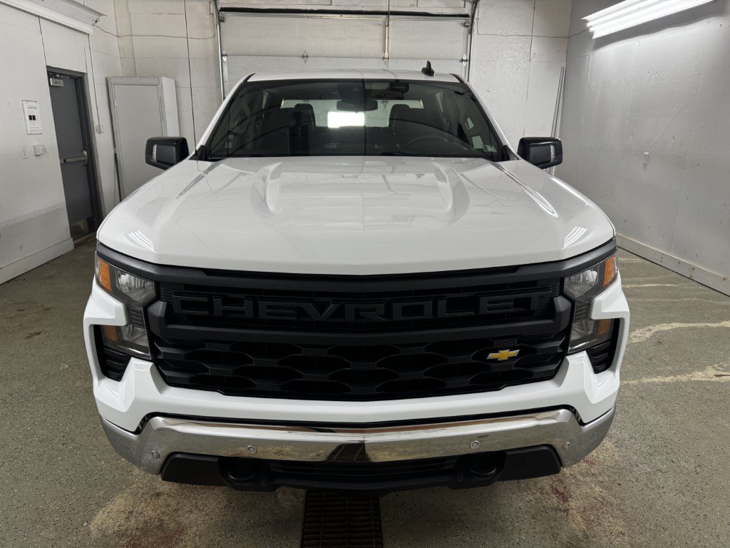 Used 2024 Chevrolet Silverado 1500 W/T w/ Z71 Off-Road Package AWD/4WD image 3