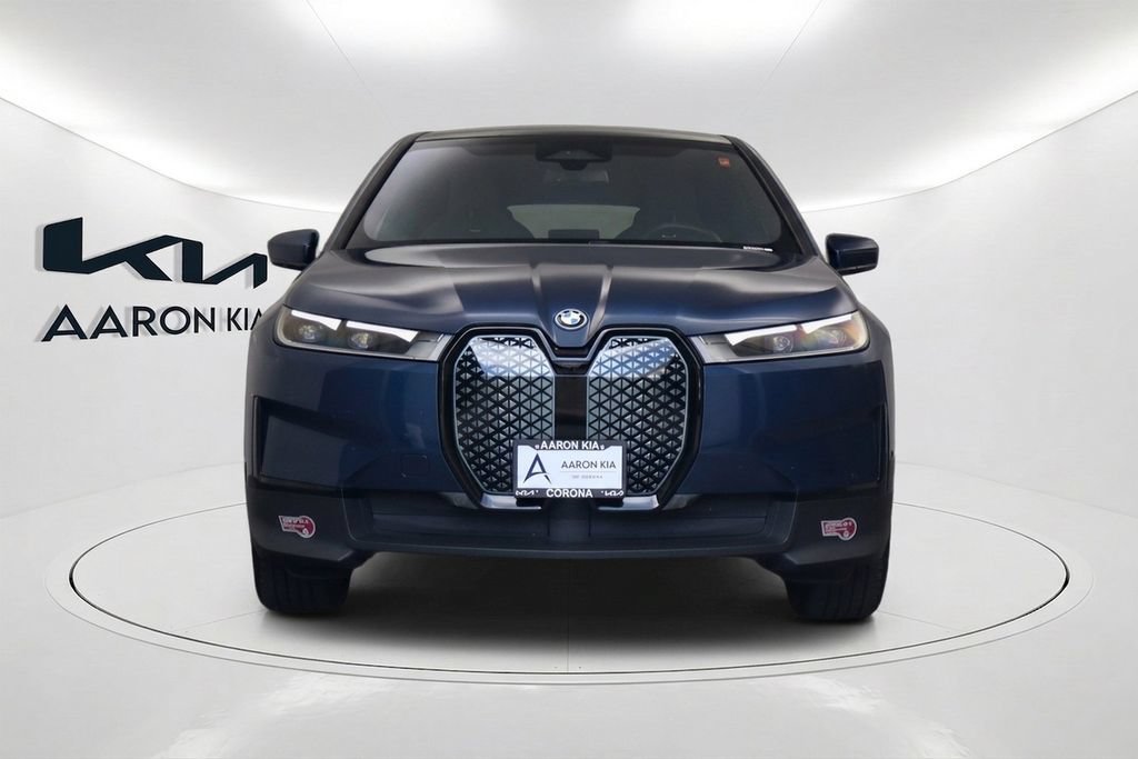 Used 2023 BMW iX xDrive50 AWD/4WD image 2
