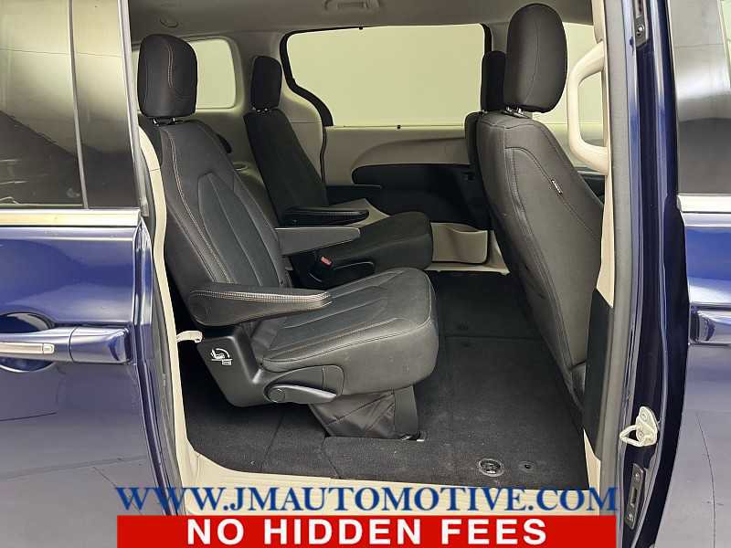 Used 2018 Chrysler Pacifica Touring Plus FWD image 20