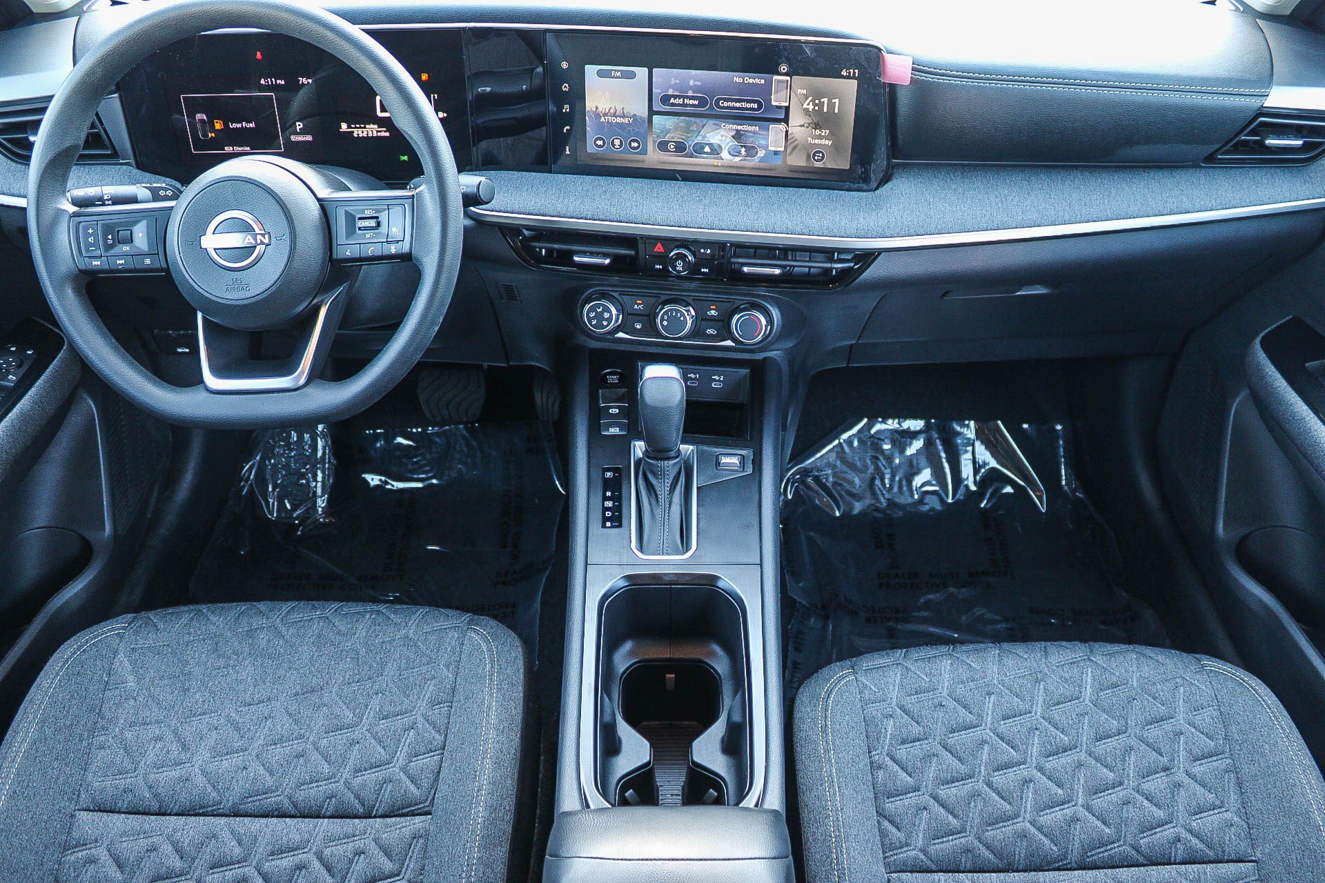 Used 2025 Nissan Kicks SV w/ Charging Package FWD image 13