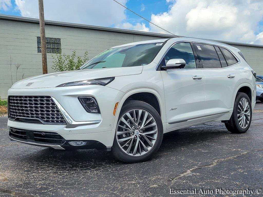 Used 2025 Buick Enclave Avenir w/ Super Cruise Package image 2