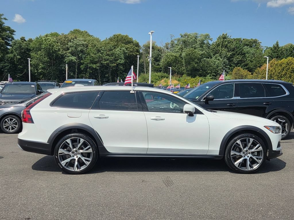 Used 2025 Volvo V90 B6 Cross Country Ultra w/ Protection Package Premier AWD/4WD image 3