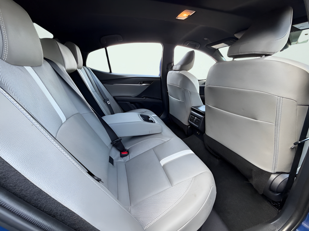 Used 2026 Toyota Camry SE FWD image 36