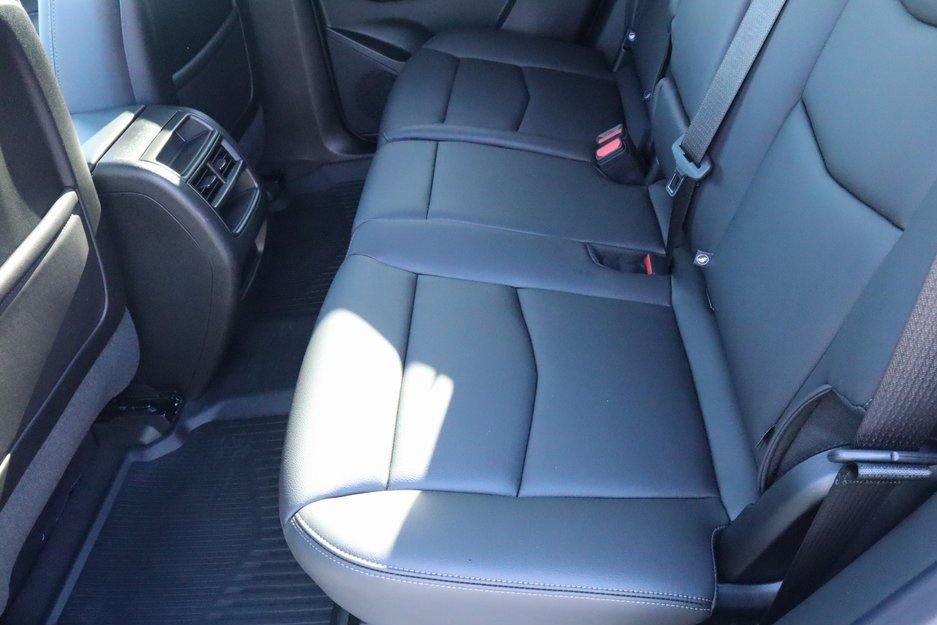 New 2026 Cadillac XT5 Luxury w/ LPO, ONYX Package image 14