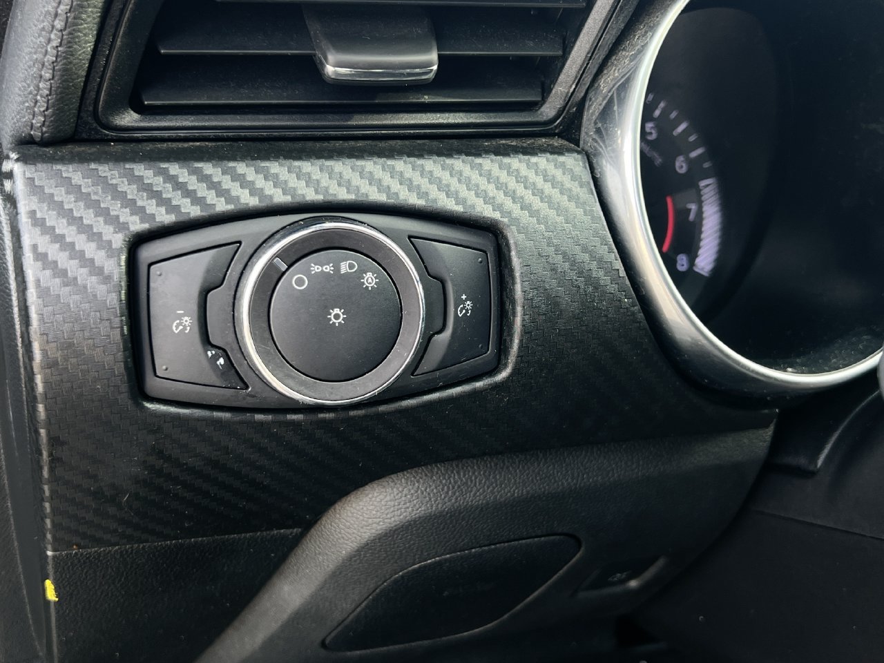 Used 2018 Ford Mustang Coupe RWD image 10