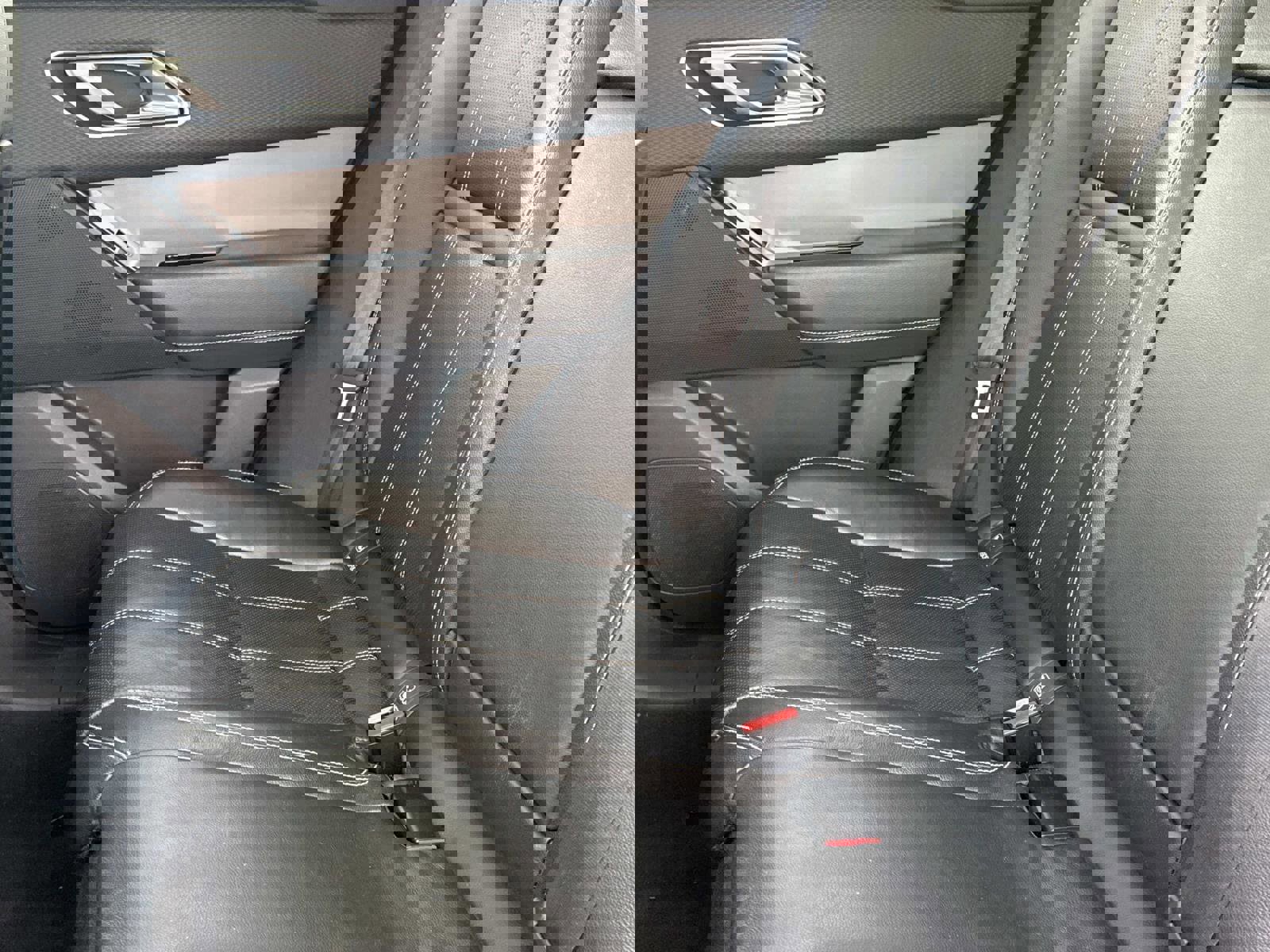 Used 2020 Land Rover Range Rover Velar S image 14