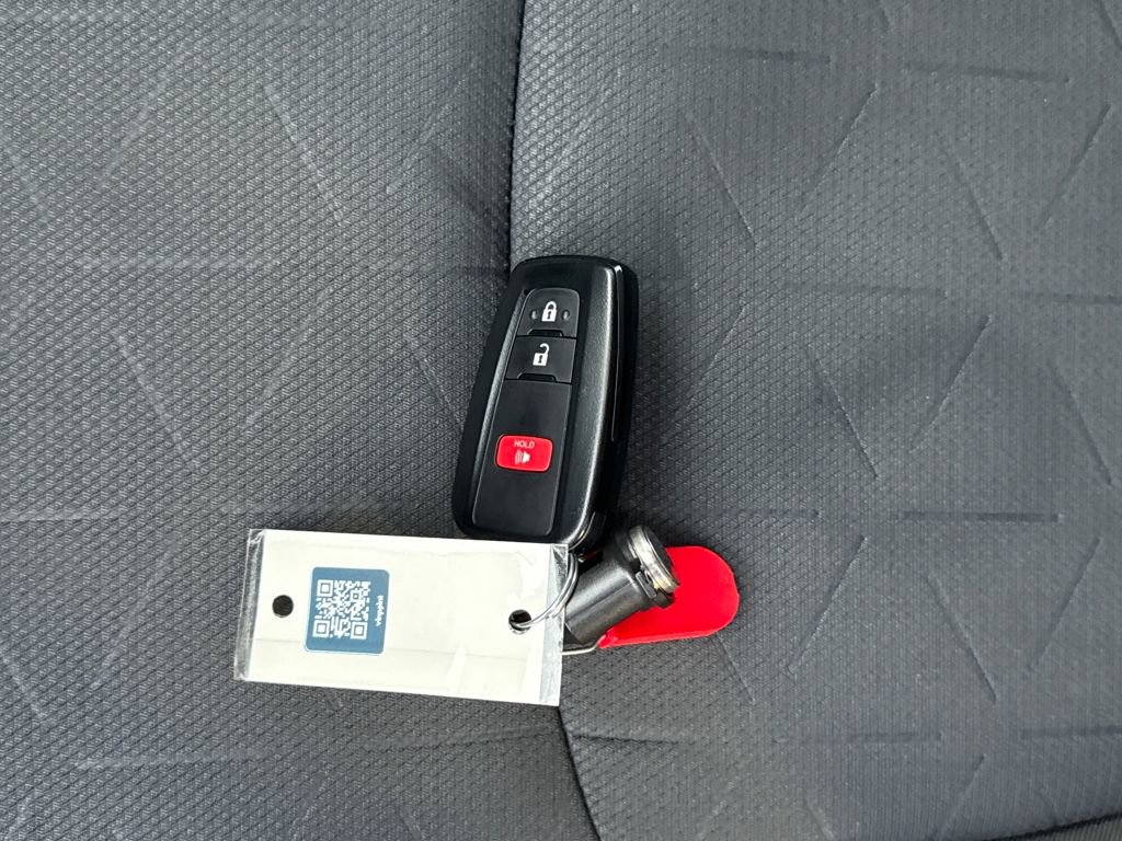 Used 2022 Toyota RAV4 XLE image 29