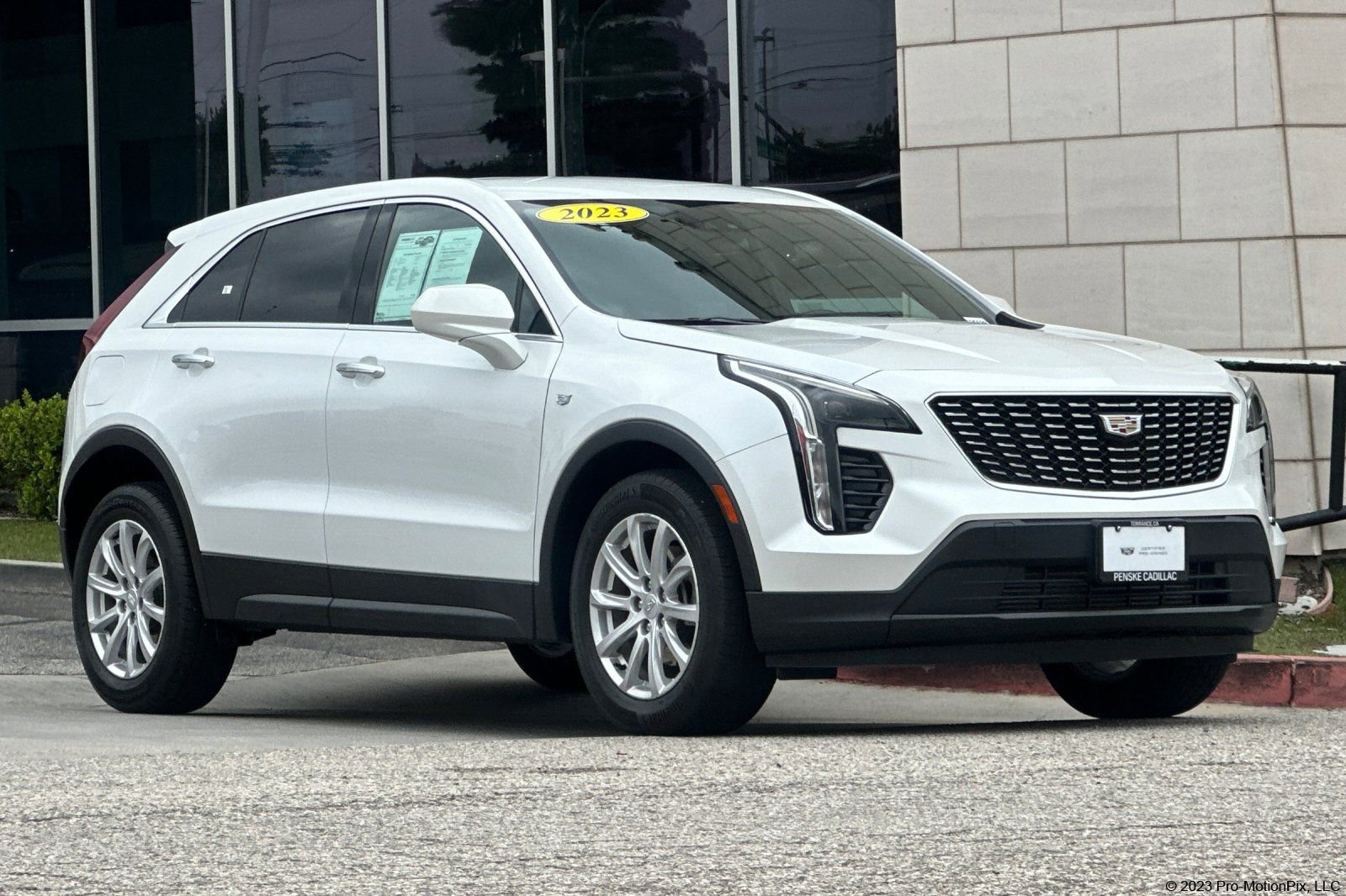 Used 2023 Cadillac XT4 Luxury w/ Cold Weather Package image 1