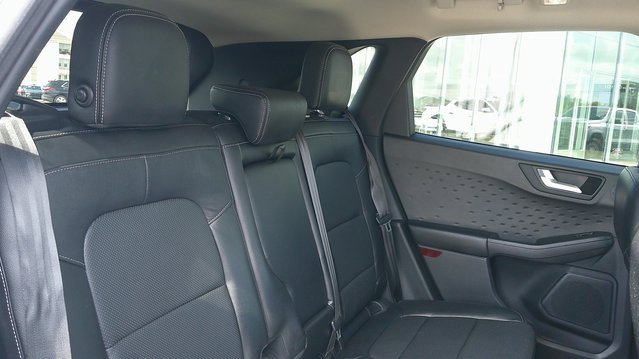 Used 2020 Ford Escape Titanium image 9