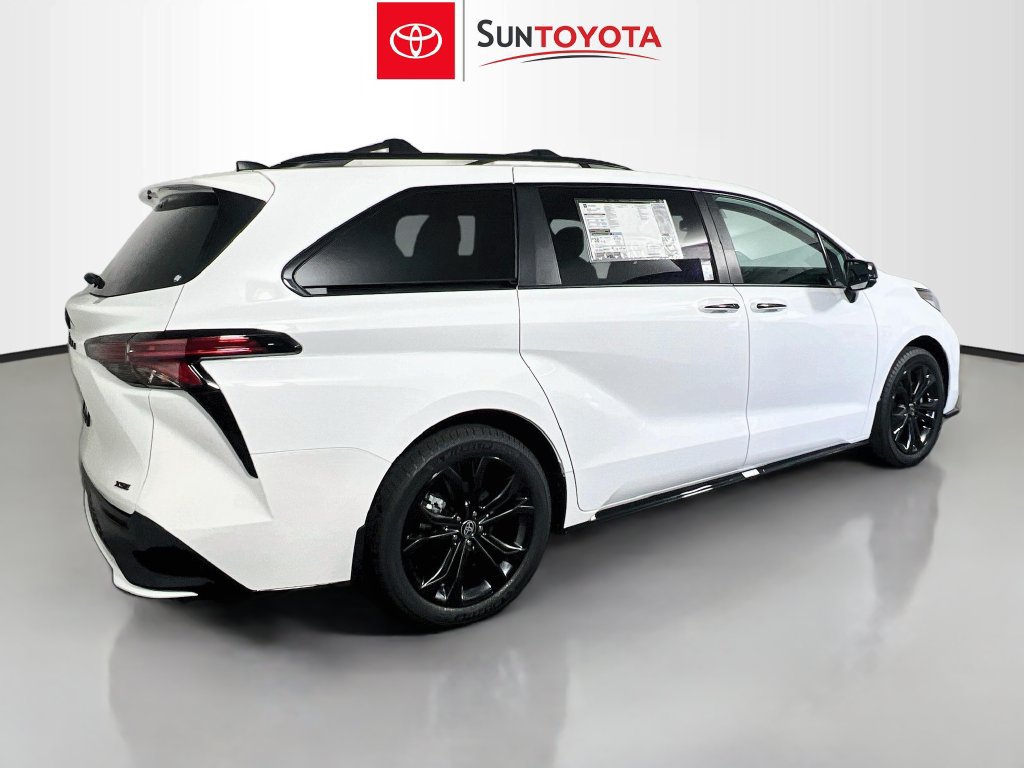 New 2026 Toyota Sienna XSE FWD image 3