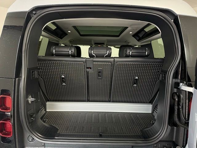 Certified 2023 Land Rover Defender 90 S image 17